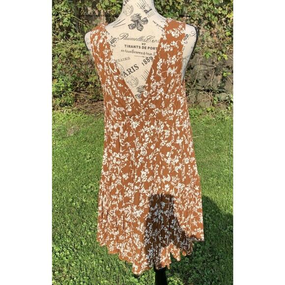 NWT Rylee Anns Dark brown and white V-neck floral mini dress - Picture 4 of 12